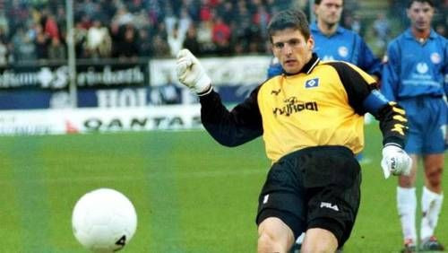 Bóng đá thế giới từng chứng kiến nhiều thủ môn kiêm chuyên gia đá penalty, và Hans Jorg Butt là một trong số đó. Thủ môn từng chơi cho Hamburg, Leverkusen và Bayern Munich đã ghi được 32 bàn trong sự nghiệp thi đấu, tất cả đều từ chấm 11m.