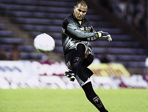 Jose Luis Chilavert là một trong số ít những thủ môn ghi nhiều bàn thắng trên chấm phạt trực tiếp. Trong sự nghiệp của mình, anh đã ghi được tổng cộng 67 bàn thắng, một con số quá ấn tượng.