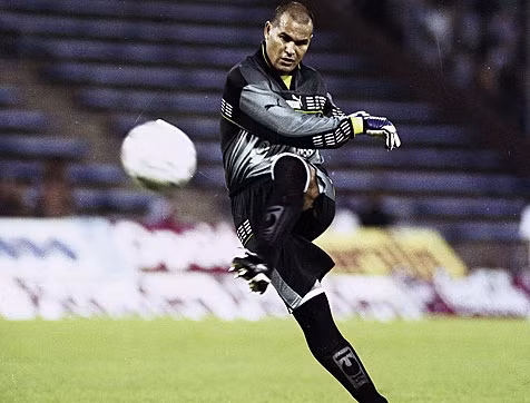 Jose Luis Chilavert là một trong số ít những thủ môn ghi nhiều bàn thắng trên chấm phạt trực tiếp. Trong sự nghiệp của mình, anh đã ghi được tổng cộng 67 bàn thắng, một con số quá ấn tượng.