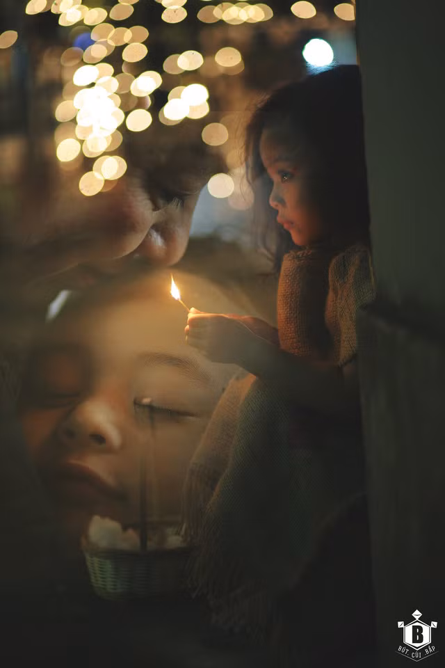 Sau khi chiêm ngưỡng những bức ảnh trọng bộ ảnh "cô bé bán diêm" phiên bản Việt nhiều cư dân mạng nhận xét rằng "Chi Pu nhí" khá bạo dạn và đặc biệt rất tự tin khi chụp ảnh.