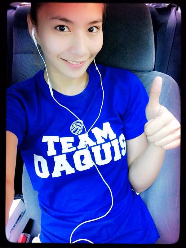 Chưa dừng lại ở những hình ảnh quyến rũ trên sân, Rachel Anne Daquis còn thể hiện những khoảnh khắc vô cùng dễ thương khi diện đồ xuống phố trẻ trung và năng động.