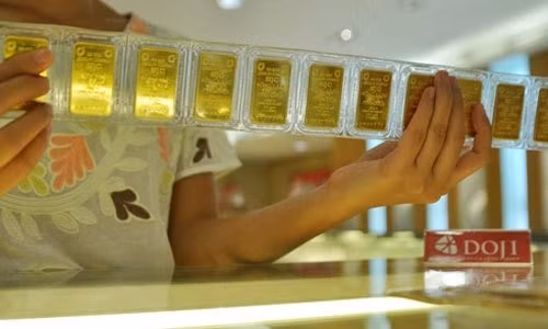 Gia vang hom nay 13/12: The gioi treo cao, trong nuoc giam sau