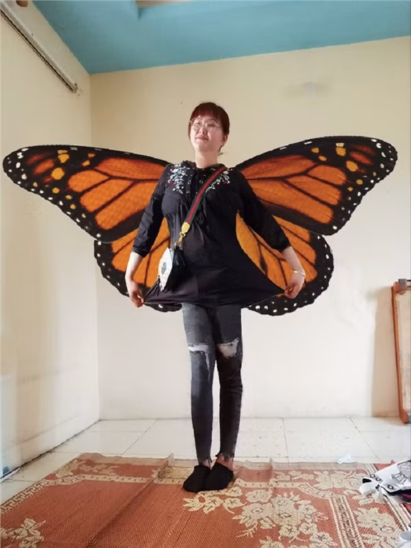 Lời nhờ dân mạng ghép ảnh của Hằng Nhung ngay lập tức được đáp trả. Bên cạnh những người nhiệt tình giúp đỡ cô bạn hoàn thành ước nguyện thì không ít người chê bai ngoại hình và cân nặng của cô bạn.