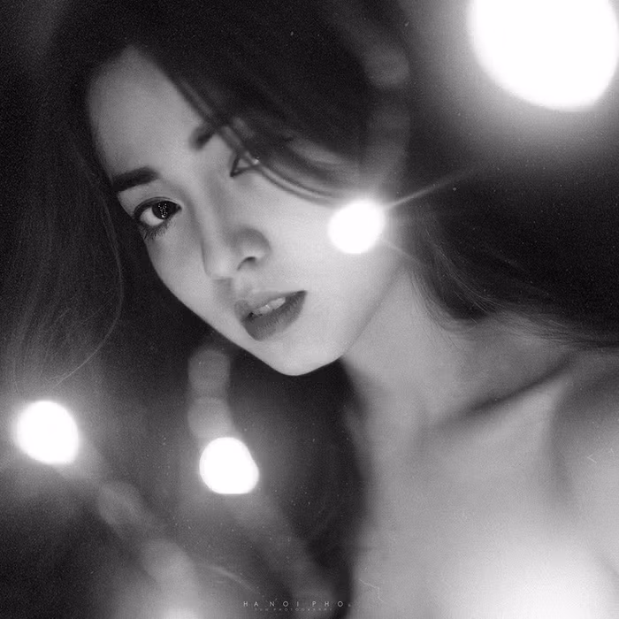 Hiện tại, Hồ Liên đang là sinh viên năm cuối của khoa Dược, ĐH Y Dược Thái Nguyên. Dù khá tất bật với việc học nhưng cô bạn vẫn sắp xếp để làm thêm công việc mẫu ảnh.