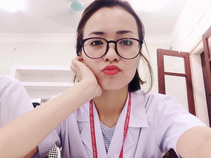 Hiện tại, Hồ Liên vẫn đang tập trung học để có thể tốt nghiệp trong năm nay. Ra trường, cô bạn vẫn sẽ theo đuổi đam mê để trở thành một dược sĩ.