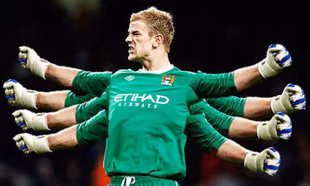 Joe Hart không muốn trở lại Man City: Chia sẻ trước báo giới, thủ thành Joe Hart thừa nhận muốn rời Man City theo dạng bán đứt, chứ không phải cho mượn như hiện nay. Mùa này, thủ thành người Anh thi đấu cho West Ham theo hợp đồng cho mượn. Ảnh: Goal