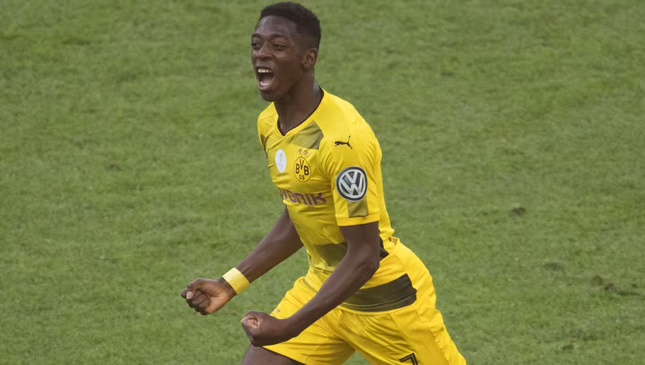 Real Madrid tranh hàng Barcelona: Đài phát thanh RAC-1 (ở xứ Catalan) đã bất ngờ loan tin Real Madrid đã bắt đầu nhảy vào thương vụ chiêu mộ tiền đạo trẻ Ousmane Dembele cùng với Barcelona. Trong thời gian qua, Los Blaugrana liên tục bị Dortmund ép giá ở vụ này. Ảnh: RAC-1