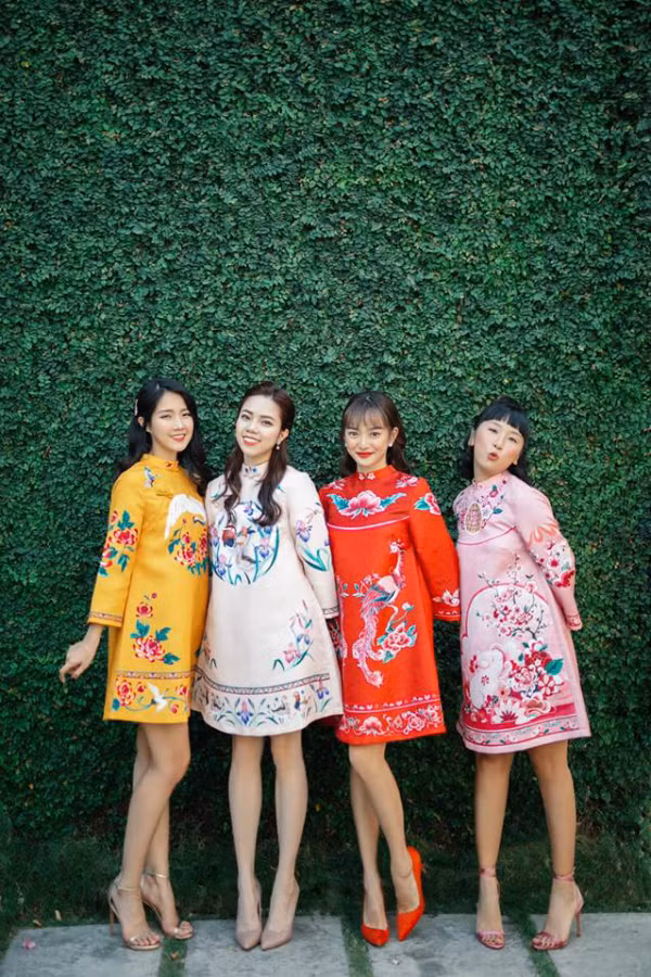 Dù ngoại hình và tính cách đối lập nhưng 3 cô gái này lại ngày càng thân thiết. Và mỗi khi ở bên cạnh nhau, họ đều khiến fan thích thú vì sự dễ thương, có phần "lầy lội", lém lỉnh của mình.