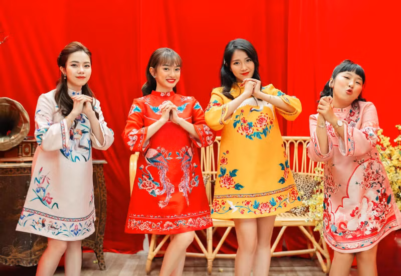 Bo anh Tet ngot ngao cua hot girl tra sua Viet va hoi ban than