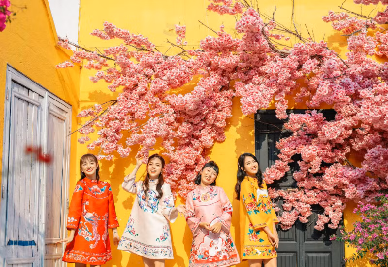 Đặc biệt, biểu cảm của Trang Hí được CĐM chú ý hơn cả. Cô nàng vẫn với khuôn mặt gây cười, tạo dáng chẳng giống ai cùng biểu cảm ngộ nghĩnh "không đỡ nổi".