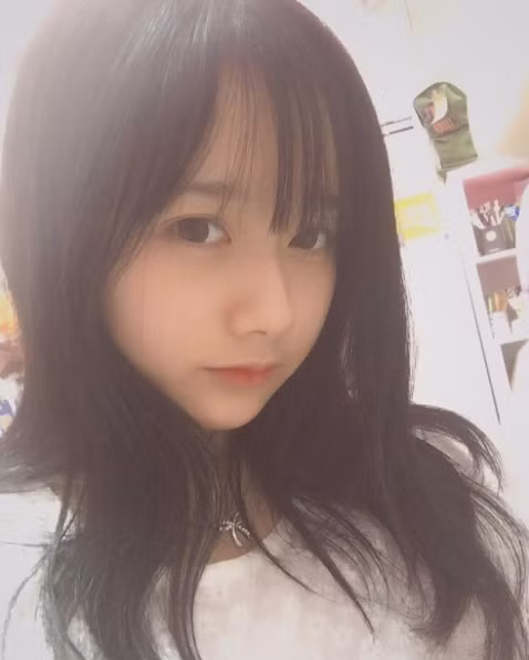 Mặc dù có chiều cao khiêm tốn chỉ 1m46 nhưng bù lại Hà Vi lại sở hữu gương mặt xinh xắn như búp bê. Chính vẻ ngoài đó đã giúp cô bạn Hà thành này khá thành công trong nghệ thuật cosplay của mình.