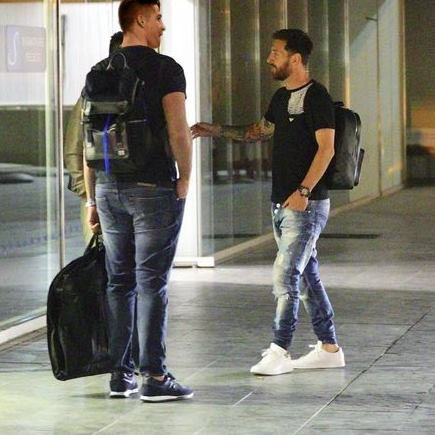 Sau trận đấu tại vòng 1/8 World Cup, điểm đến mà Ronaldo và Messi hẹn nhau đó là sân bay để cùng về nước.