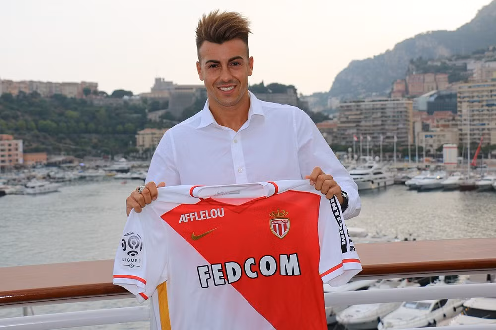 Stephan El Shaarawy (Monaco - 27/10/1992) hay còn được gọi là tiểu Pharaon. Cầu thủ thuộc cung Bọ Cạp này mới tìm được bến đỗ cho mình trước khi mùa giải mới bắt đầu đó là CLB Monaco của Pháp. Trước đây, El Shaarawy là thành viên của CLB AC Milan.
