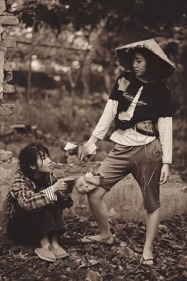 Bộ ảnh kỷ yếu kiểu ăn xin của teen Hà thành.