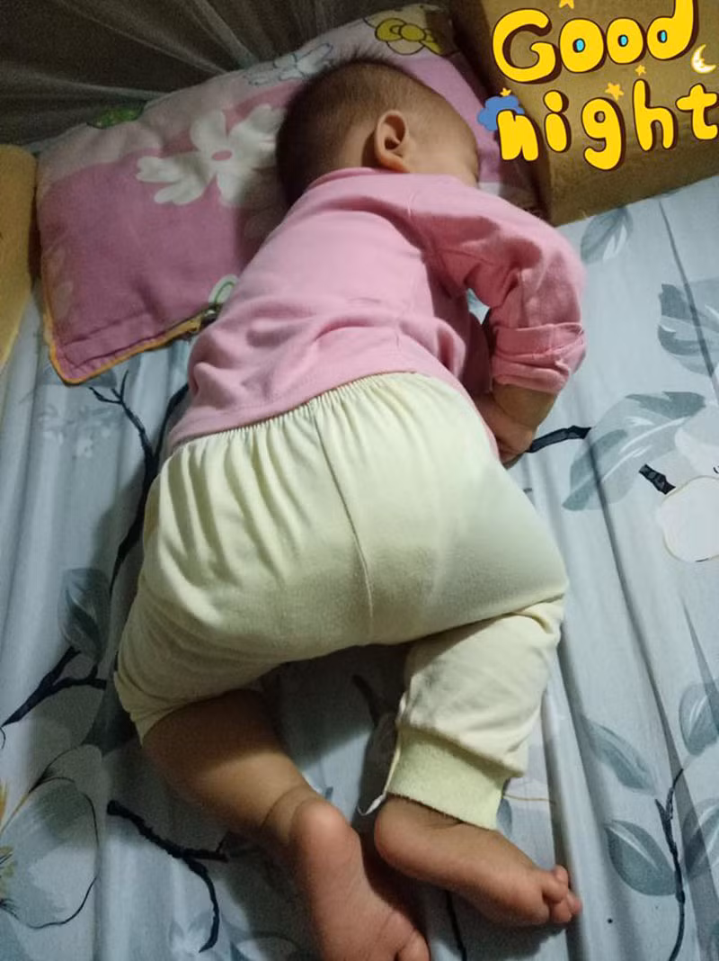 Hãy để em ngủ theo cách của chính mình.