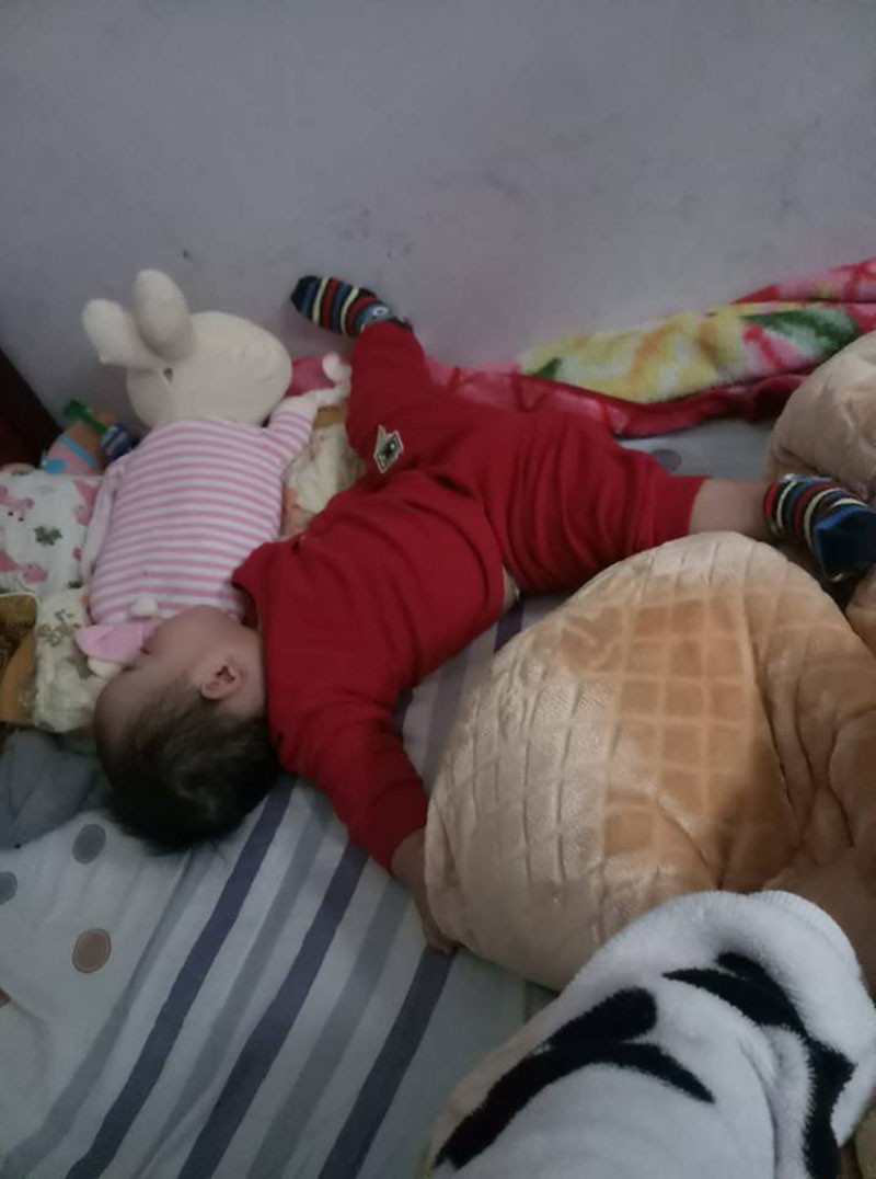 Bài đăng này nhanh chóng gây sốt trên diễn đàn, những ông bố bà mẹ thì nhanh tay khoe con, còn với cư dân mạng vốn mê các baby thì góc nhỏ này đúng là kho ảnh giải trí siêu lý tưởng.