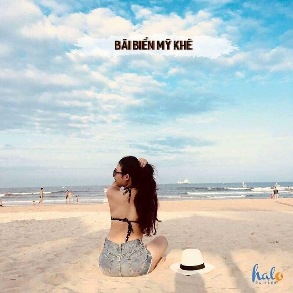 Mỹ Khê được đánh giá là một trong những bãi biển đẹp nhất thế giới với bờ biển dài, cát trắng mịn và sóng vỗ khá êm ả.