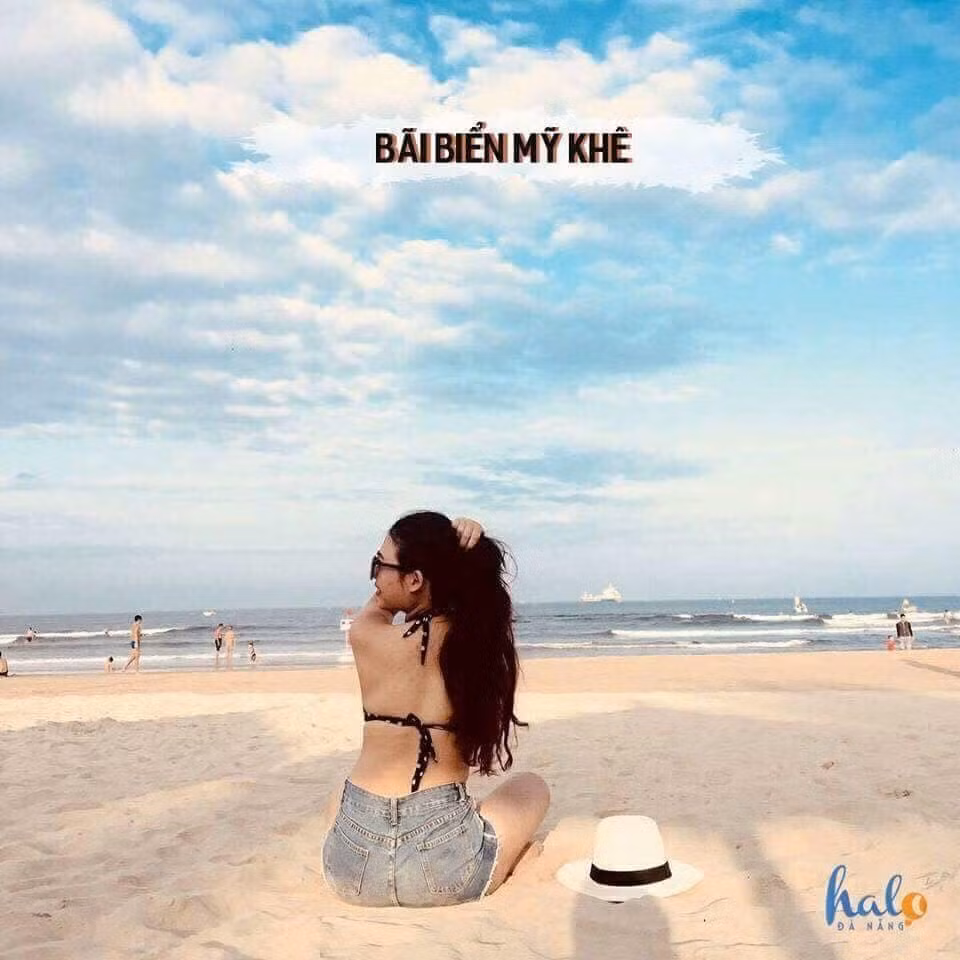 Mỹ Khê được đánh giá là một trong những bãi biển đẹp nhất thế giới với bờ biển dài, cát trắng mịn và sóng vỗ khá êm ả.