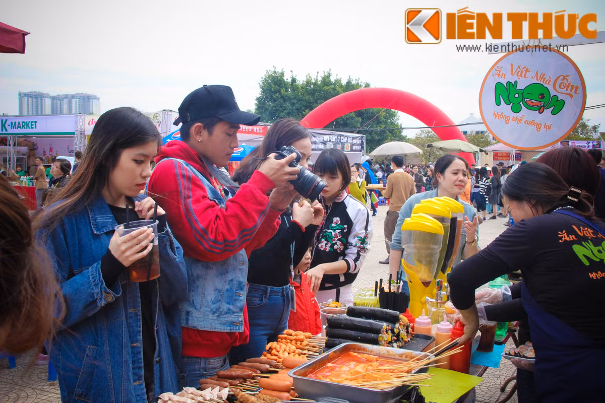  Lễ hội Văn hóa và Ẩm thực Hàn Quốc 2016 là sự kiện giao lưu ẩm thực và văn hóa Việt – Hàn 2016.