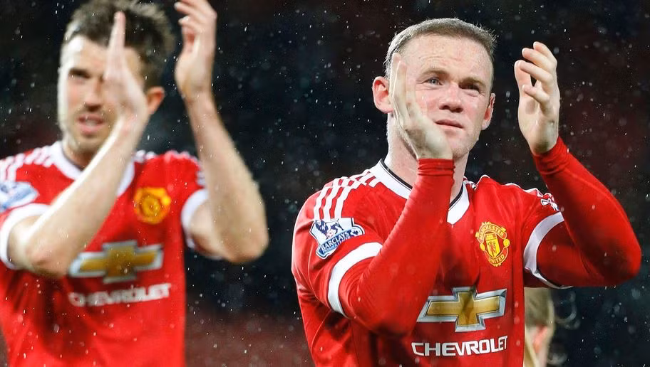 Manchester United có một mùa giải không thành công tại giải Ngoại hạng Anh cũng như tại đấu trường châu Âu. Thế nhưng, với lượng fan cực lớn đặc biệt tại châu Á, nửa đỏ thành Manchester vẫn sở hữu lượng bán áo đấu tốt nhất trên thế giới với 2.850.000 chiếc.