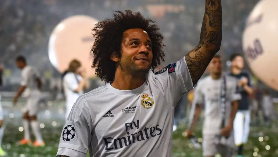 Mùa giải 2015/2016 là mùa giải thành công với CLB Real Madrid khi họ có được chức vô địch UEFA Champions League. Cũng chính nhờ điều này, CLB Hoàng gia Tây Ban Nha đã bán được 1.980.000 chiếc áo đấu.