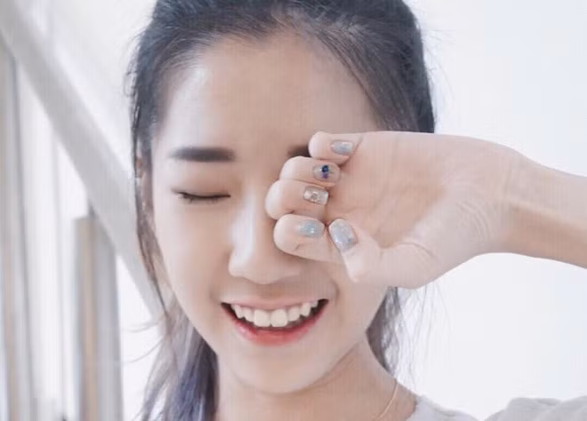 Theo đó, nữ nhân viên tên Hazel Chen, nickname peanut (đậu phộng). Với gương mặt xinh xắn, làn da trắng và dáng người cân đối, cô được nhiều người ưu ái gọi là hot girl.