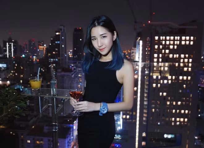 Hazel hiện có gần 40.000 fan Instagram và 25.000 người theo dõi tại Facebook. Những con số này đang tăng lên nhanh chóng kể từ khi loạt ảnh của cô "gây bão" trên mạng xã hội.