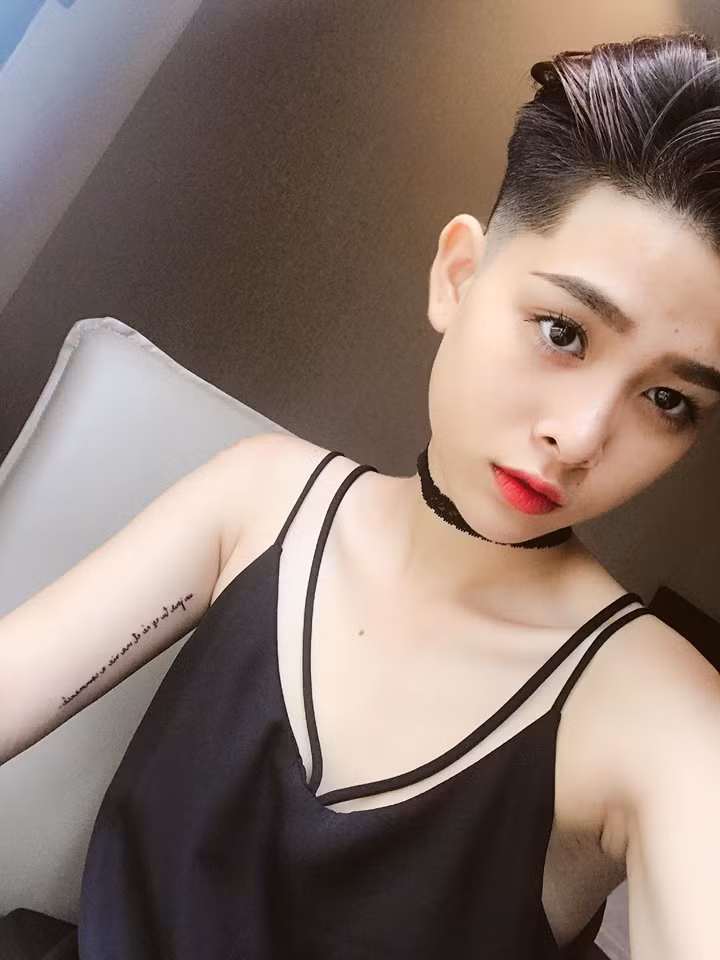 Thêm nữa, với , với mái tóc mới chất như bây giờ cô nàng lại càng hút thêm các fan không chỉ là các anh chàng mà còn các cô nàng yêu thích vẻ đẹp tomboy.