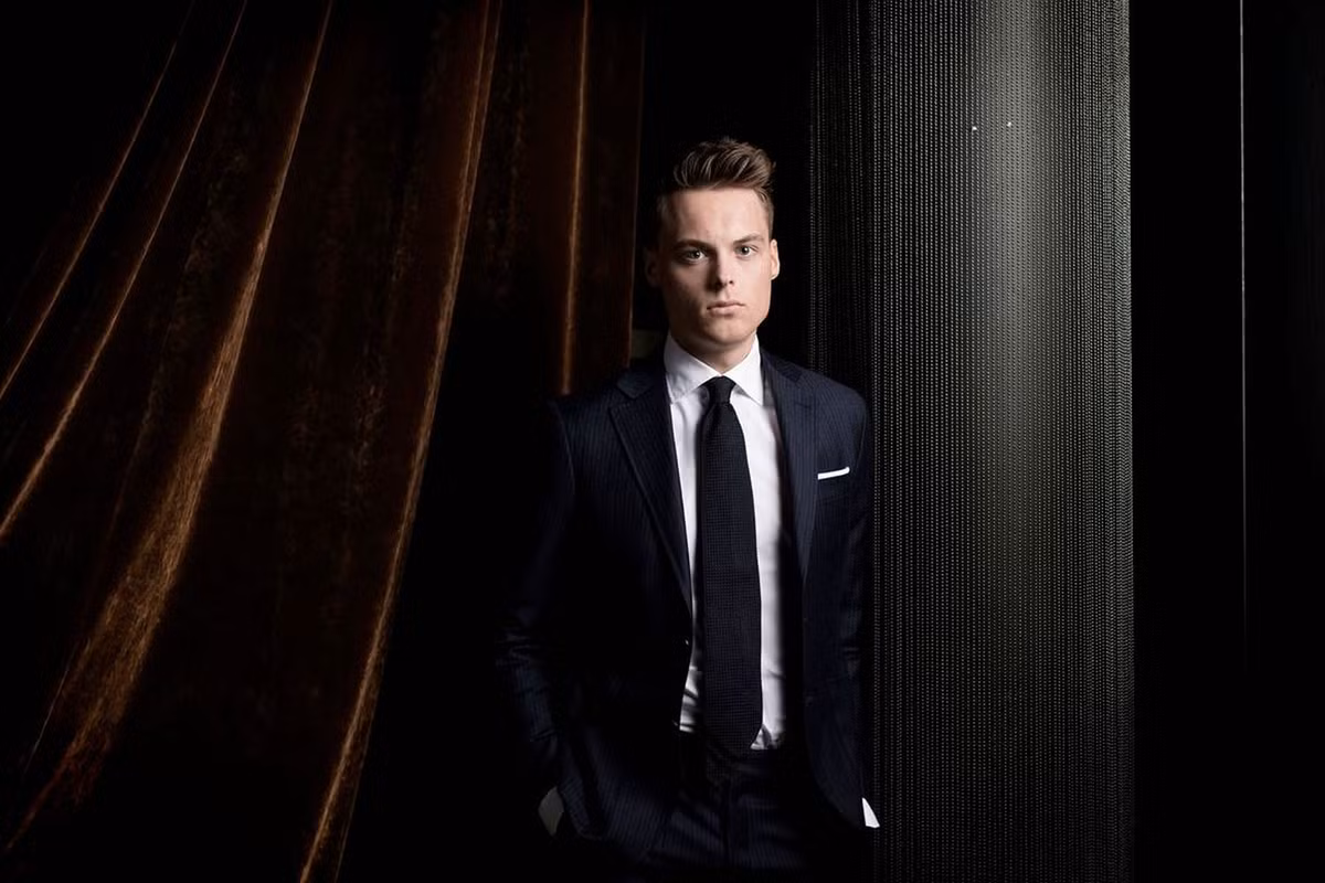 Gustav nắm trong tay hàng tỷ đô la đã ký hợp đồng với một công ty người mẫu của Na Uy và thường xuyên đăng tải những hình ảnh làm mẫu của chính mình lên tài khoản Instagram cá nhân hơn 70 ngàn bạn bè.