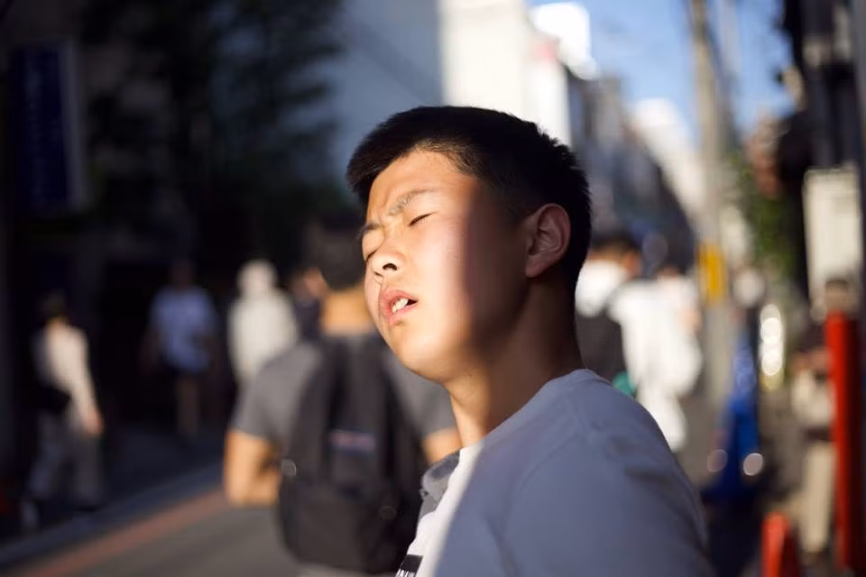 Khoảnh khắc vô cùng đáng yêu của trợ lý ngôn ngữ Lee Young Sub.