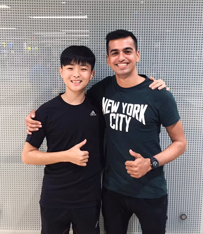 Tìm kiếm trên trang cá nhân của Lee Young Sub, dân mạng tìm được khá nhiều những bức ảnh ấn tượng của chàng trợ lý ngôn ngữ của HLV Park Hang Seo