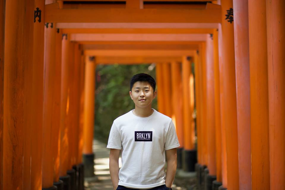 Vì cùng đồng trang lứa nên giữa Young Sub và các cầu thủ thân thiết như bạn bè. Mọi người thường xuyên trêu đùa anh trợ lý đến từ xứ sở kim chi.