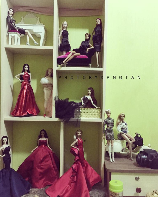 Hiện tại Tấn Sang không đơn độc mà có có chơi với nhiều người cùng sở thích. Họ gặp nhau trao đổi thông tin cho nhau biết. Tuy nhiên cũng có nhiều người biết Tấn Sang sưu tầm búp bê, tò mò hỏi "ủa sao con trai mà chơi búp bê vậy?". Lúc này anh chàng chỉ cười xòa. Ảnh: ST