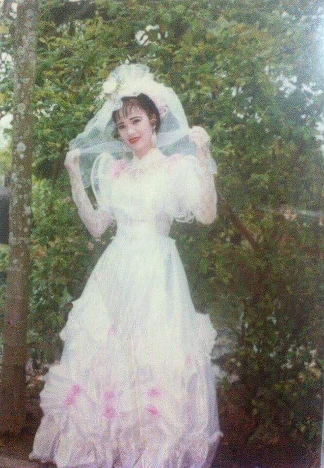 Đây lại là một "hot girl ngày ấy", đúng chuẩn xinh gái và đẹp.