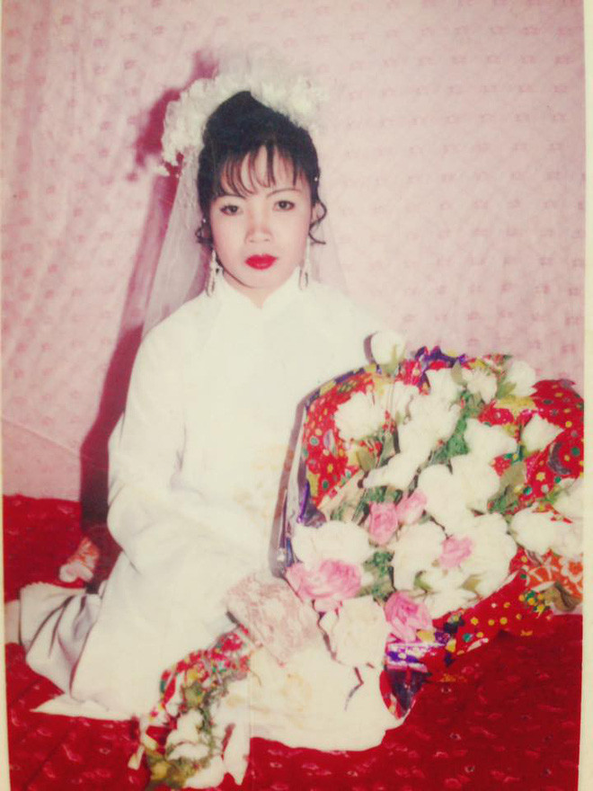 Dân mạng đều tỏ ra hứng thú với việc khoe ảnh này. Nhiều bố mẹ đã được khen hết lời vì nhan sắc cách đây mấy chục năm nhưng lại rất nổi bật, mộc mạc mà vẫn thu hút.