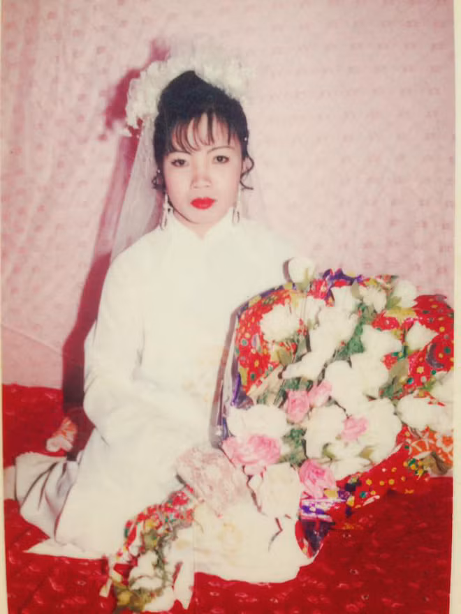 Dân mạng đều tỏ ra hứng thú với việc khoe ảnh này. Nhiều bố mẹ đã được khen hết lời vì nhan sắc cách đây mấy chục năm nhưng lại rất nổi bật, mộc mạc mà vẫn thu hút.