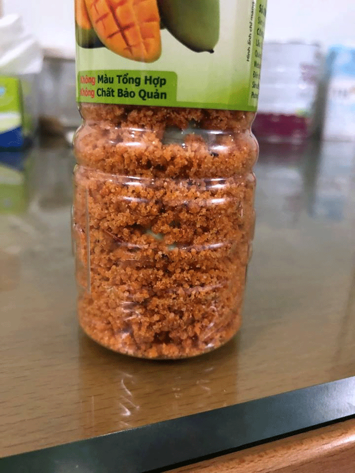 Thậm chí, lương lậu làm được anh cũng đưa hết cho vợ. Nếu phải đi đám hay gặp bạn bè, anh chồng đều ngửa tay xin vợ mà không hề phàn nàn một câu.