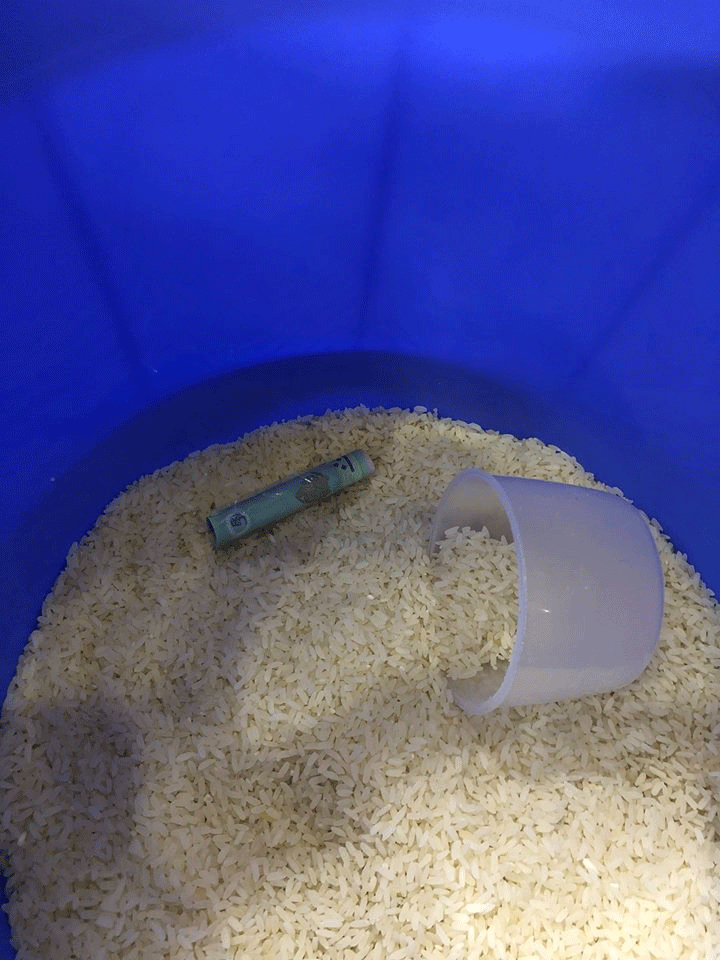 Cụ thể theo chia sẻ của bài đăng trên mạng, anh chồng này là người chăm chỉ có tiếng, ngày nào đi làm về cũng đổ rác, nấu cơm, quét nhà. Vợ của anh chưa từng phải đụng tay vào bất cứ việc gì.