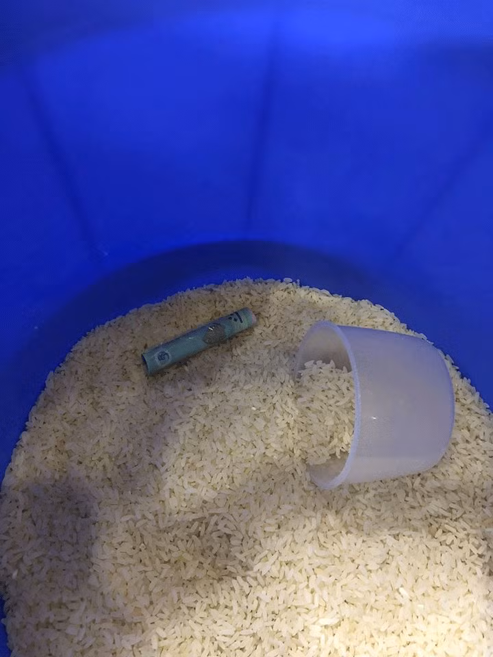 Cụ thể theo chia sẻ của bài đăng trên mạng, anh chồng này là người chăm chỉ có tiếng, ngày nào đi làm về cũng đổ rác, nấu cơm, quét nhà. Vợ của anh chưa từng phải đụng tay vào bất cứ việc gì.