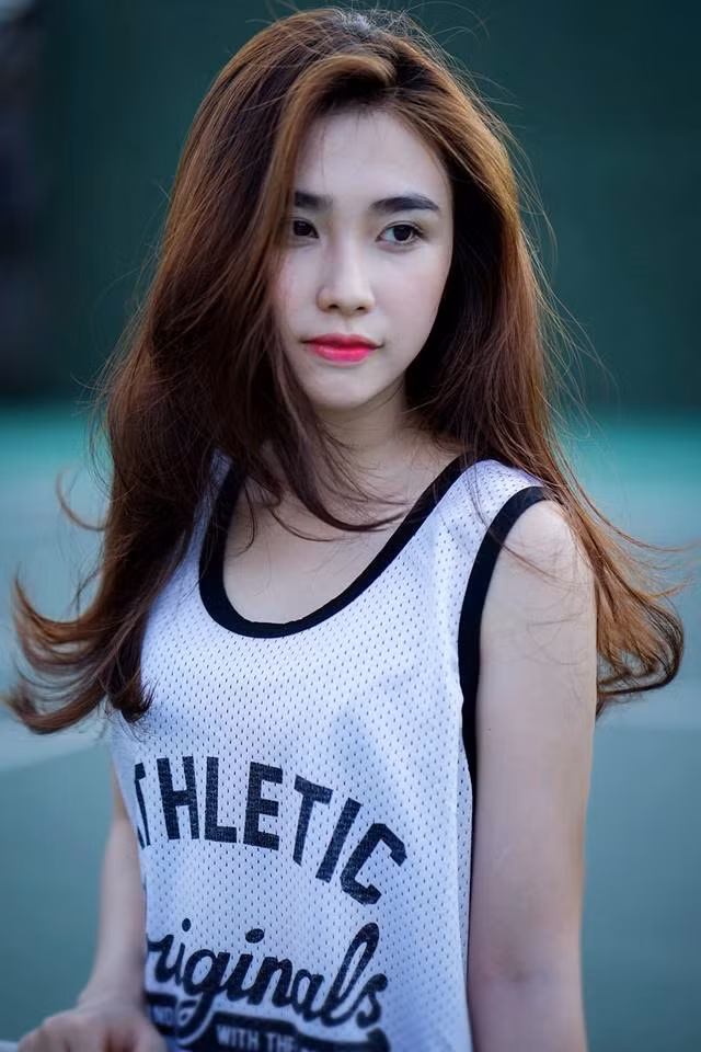 Dù không phải thuộc hàng rich kid hay tiểu thư lá ngọc cành vàng nhưng với tài năng cùng sự hậu thuẫn của gia đình, Thanh Mèo cũng đã có một sự nghiệp vững chắc trong tay khi tuổi đời còn khá trẻ.