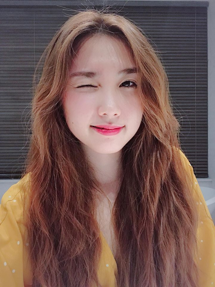 Cùng ngắm nhìn những hình ảnh cực dễ thương của bạn gái "thủ môn quốc dân".