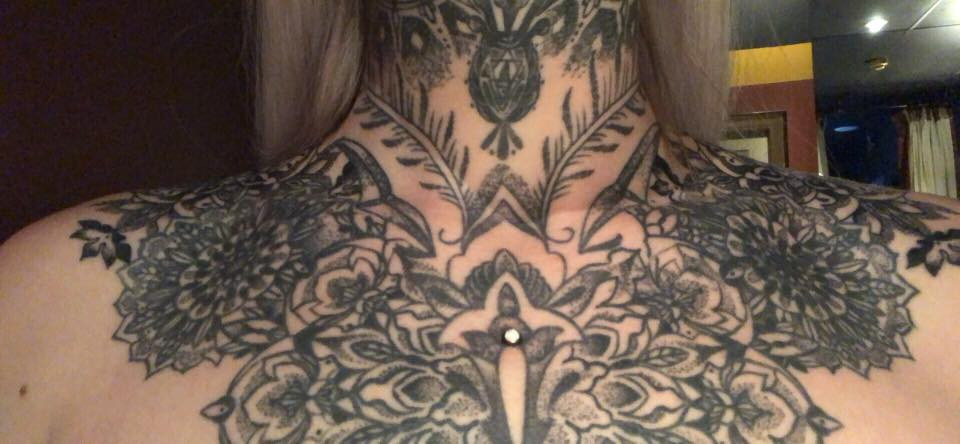 Amber đã thực hiện việc tách lưỡi, vô cùng đau đớn và khó chịu. Cô không thể ăn gì trong vòng 1 tuần, cảm giác như lưỡi bị tê cứng, miệng không thể cử động, hạn chế nói chuyện, cười đùa như bình thường.