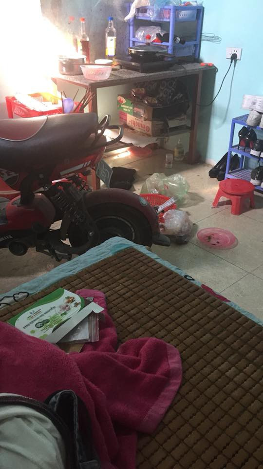 Tâm lý chung của nhiều bạn nữ đó là miễn có quần áo mặc và dụng cụ thì vứt đâu cũng được và khi cần là phải tìm ra. Tuy nhiên, với một số cô bạn "não cá vàng" thì dù có đang đeo kính trên mắt những vẫn hỏi "mày ơi kính tao đâu".