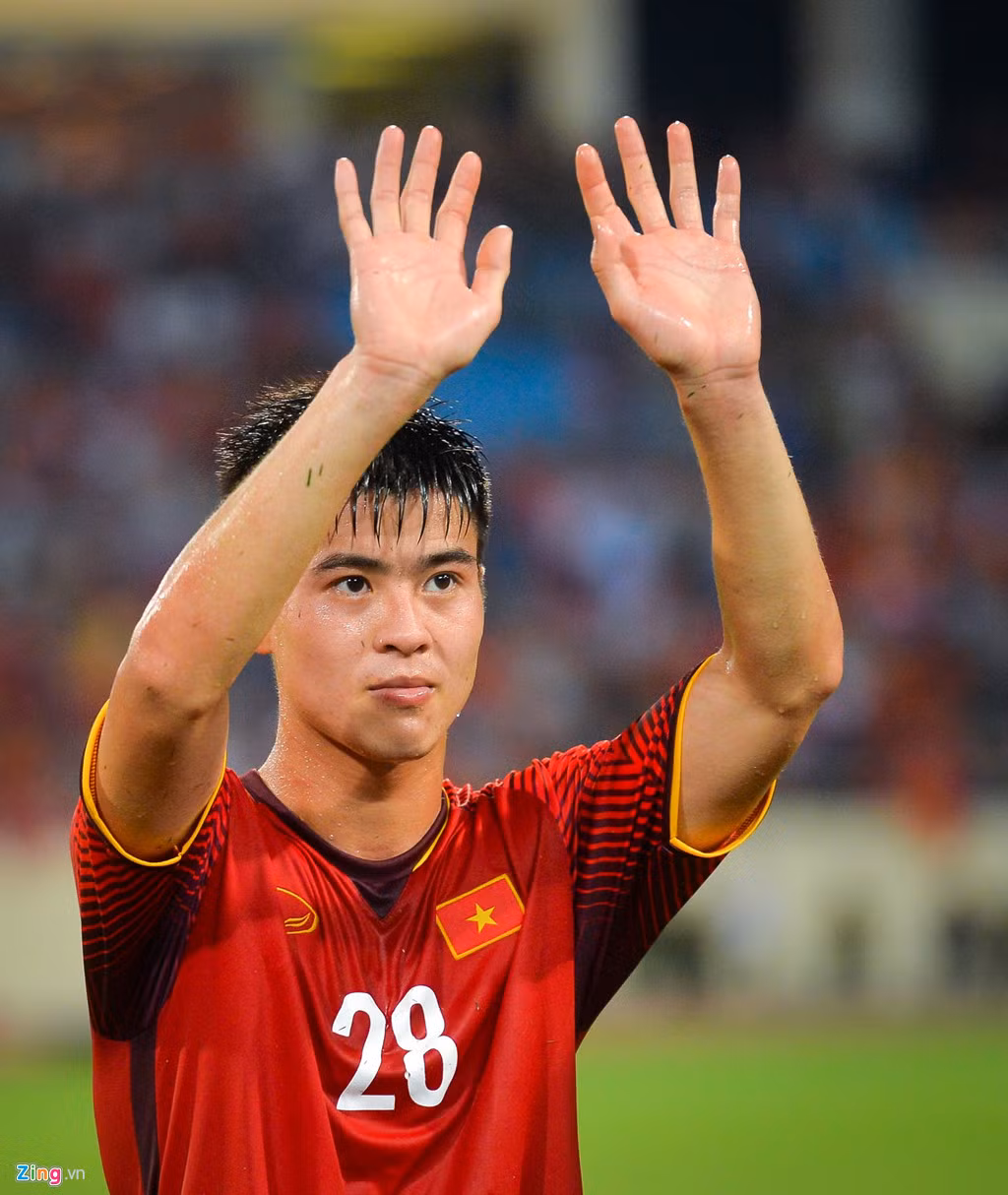 Dù mắc sai lầm trong bàn thua thứ hai do sự chủ quan nhưng Duy Mạnh, có thể vẫn được HLV Park Hang-seo tin tưởng ở trận gặp Iran nhờ sự mạnh bạo cùng với thể hình tốt.
