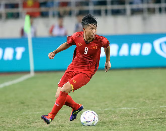 Sự nhanh nhạy của Văn Đức sẽ là một đòn đánh cánh được HLV Park Hang-seo có thể nghĩ tới.