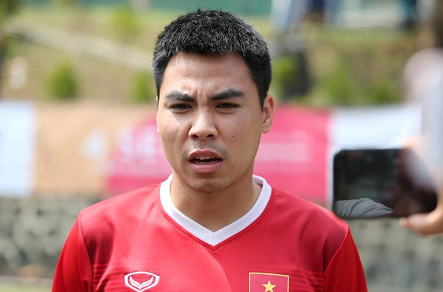 Nếu như Huy Hùng là bộ não thì Đức Huy sẽ là "máy cày" ở tuyến giữa để thu hồi bóng.