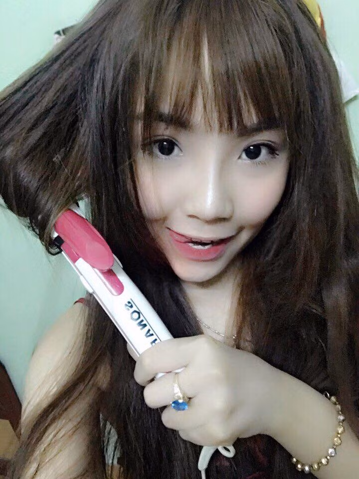 Trung bình thu nhập một tháng mà cô nàng 9X này kiếm được khoảng 50 triệu. Đây là số tiền đáng mơ ước với cô gái sinh năm 1995.