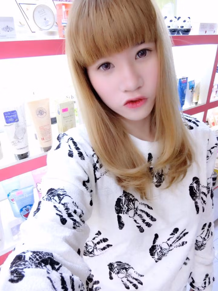 Làn da trắng hồng cùng với khuôn mặt ưa nhìn, Mẫn Tú thu hút ánh mắt người nhìn ngay từ lần gặp gỡ đầu tiên.