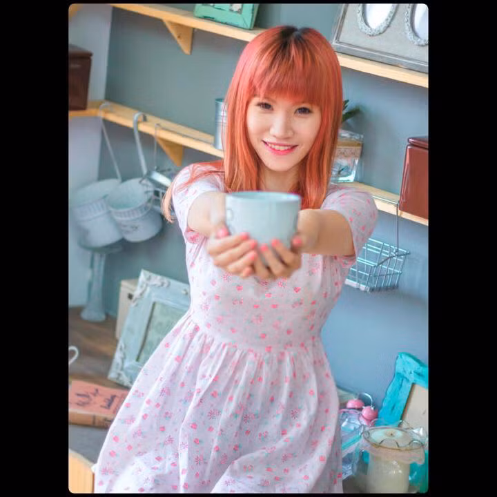 Nhưng nhờ sự động viên của mẹ và nỗ lực phi thường của bản thân thì cô gái xinh đẹp 9X này đã cố gắng tập luyện với cường độ cao để có được màn lột xác ngoạn mục. Mẫn Tú đã giảm được 20kg và sở hữu thân hình cân đối, thon gọn hơn trước rất nhiều.