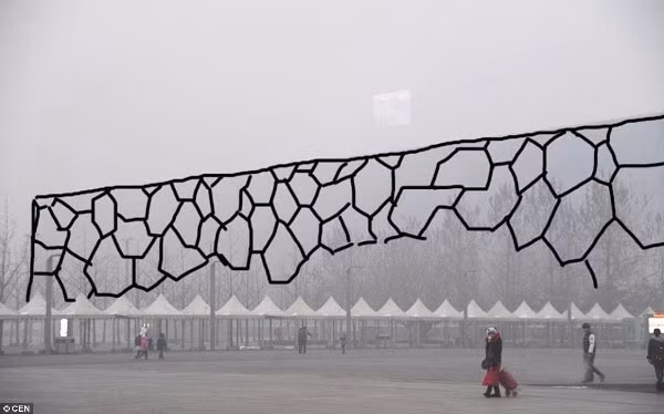 Trung tâm Thể thao dưới nước Quốc gia đã hoàn toàn biến mất trong làn khói bụi cao gấp 24 lần cho phép.